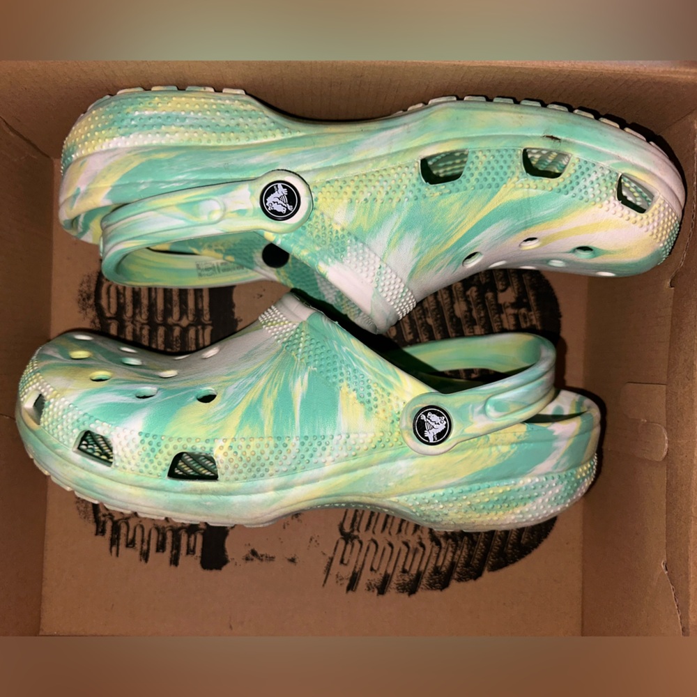 CROCS Limelight Swirled Classic Clogs